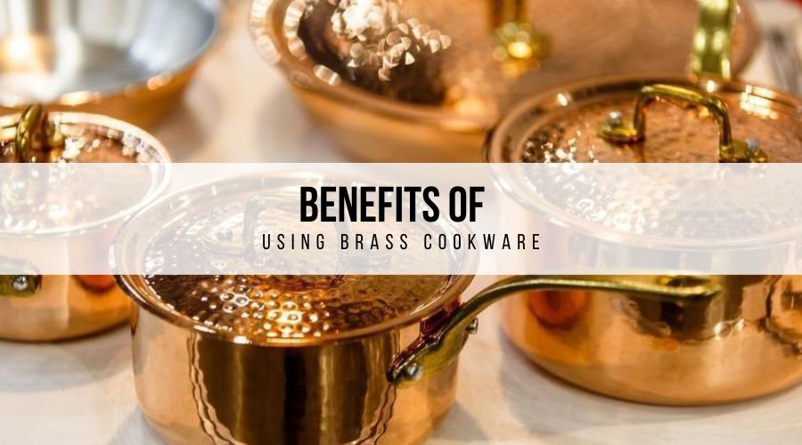 Various antique brass saucepans and some copper examples Various antique brass saucepans and some copper examples